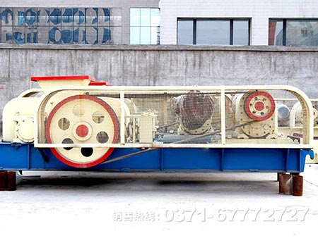 齒輥破碎機(jī)和對(duì)輥破碎機(jī)結(jié)構(gòu)、破碎方式等對(duì)比