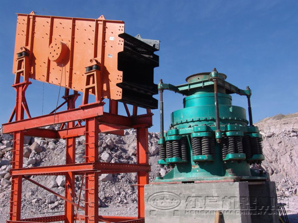 小型砂石破碎機(jī)生產(chǎn)現(xiàn)場