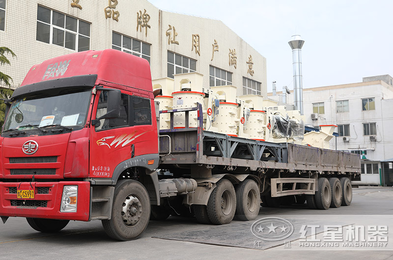 多臺小型碎石機發(fā)貨