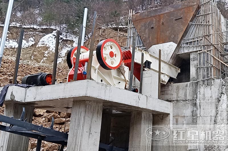 山西客戶石頭顎式破碎機(jī)工作現(xiàn)場(chǎng)圖片