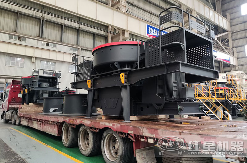 沖擊式破碎機裝車發(fā)貨中 沖擊式破碎機裝車發(fā)貨中