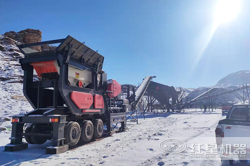 移動(dòng)破碎機(jī)工作現(xiàn)場(chǎng)圖片 移動(dòng)破碎機(jī)工作現(xiàn)場(chǎng)圖片