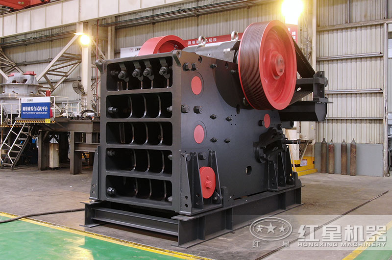 大型石頭顎式破碎機(jī)圖片