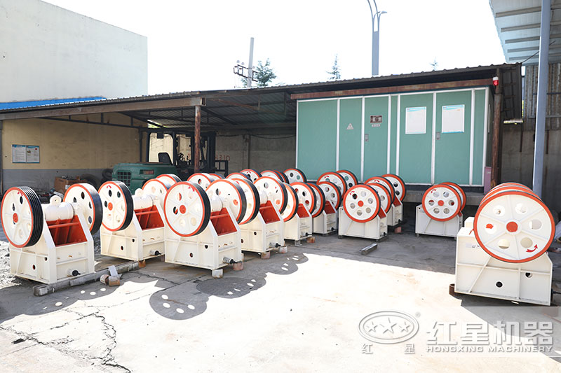 大型細(xì)顎破碎機(jī)產(chǎn)量多少噸？型號(hào)及價(jià)格