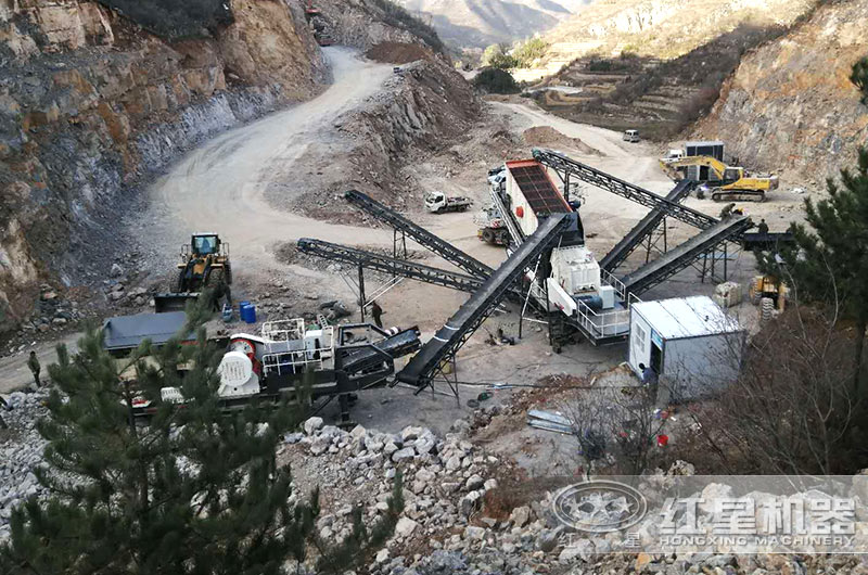 移動破碎機工作現(xiàn)場實拍圖