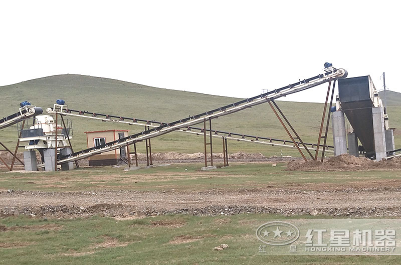 白云石制砂機(jī)工作現(xiàn)場