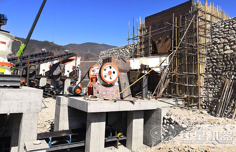 石子破碎機(jī)一臺多少錢？時(shí)產(chǎn)量100噸左右
