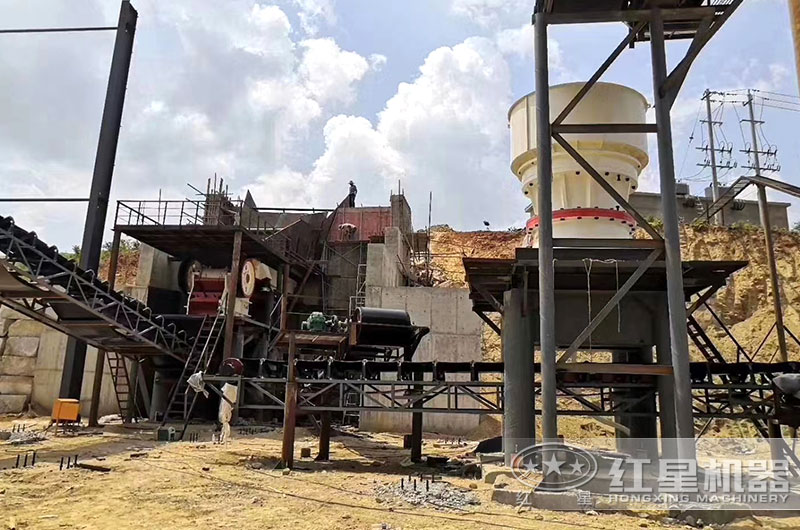 圓錐破碎機工作現(xiàn)場實拍圖 圓錐破碎機工作現(xiàn)場實拍圖