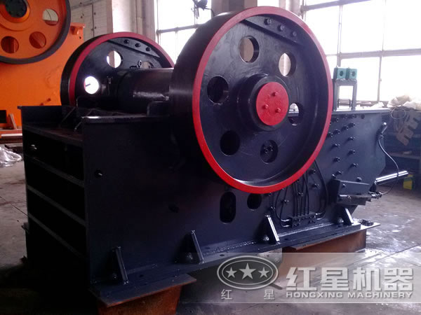 怎么減少鄂式破碎機(jī)鄂板的磨損