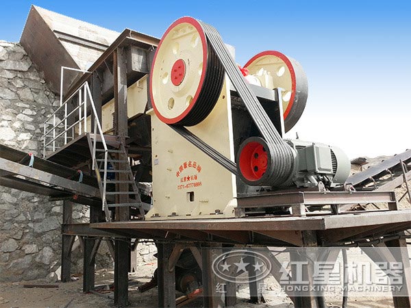 PE顎式破碎機(jī)生產(chǎn)現(xiàn)場(chǎng)