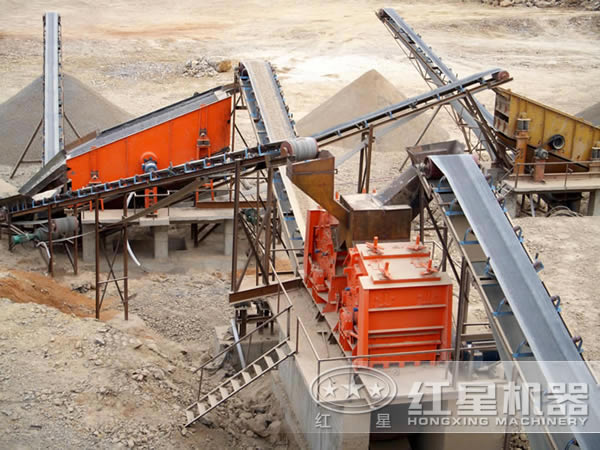 固定碎石作業(yè)現(xiàn)場