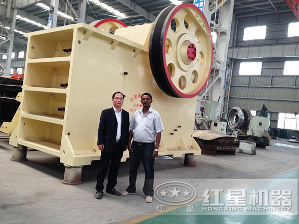 PE系列顎式破碎機(jī)購(gòu)買(mǎi)商留影