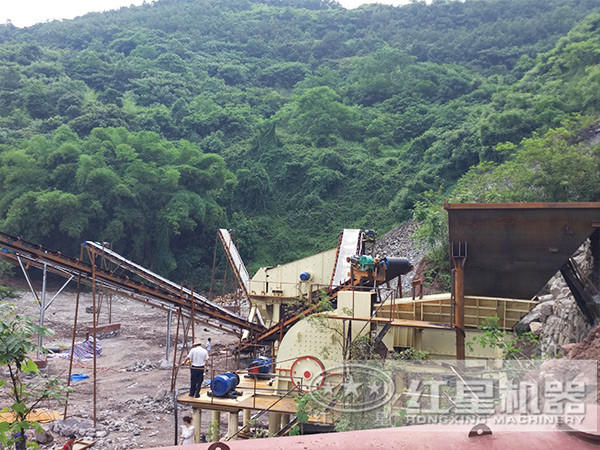 錘式打砂機作業(yè)現場