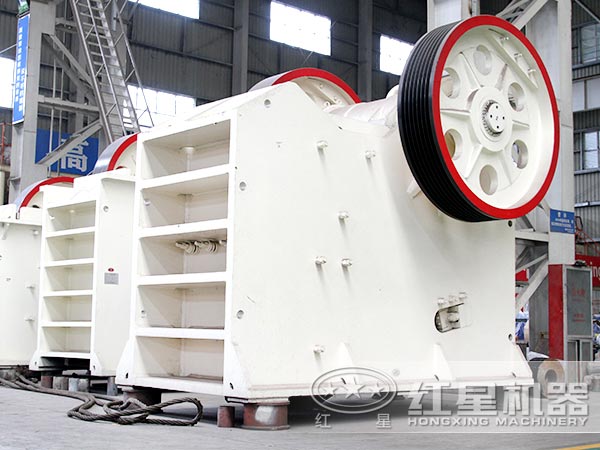 粉碎花崗巖選用750顎破機(jī)，效果不錯(cuò)，性價(jià)比更高