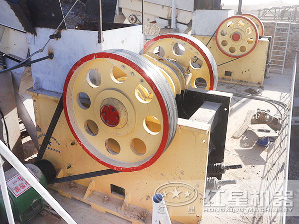 顎式石子磕石機(jī)的價(jià)格及產(chǎn)量是多少？