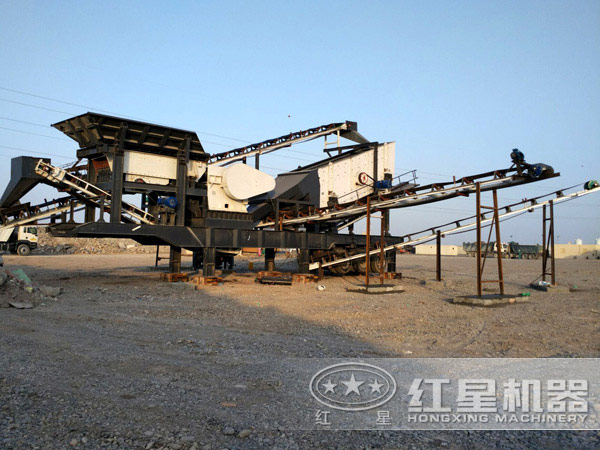 移動(dòng)鄂式磕石機(jī)處理石子時(shí)產(chǎn)量多大，需投資多少錢？
