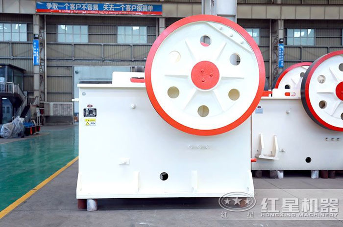 從破碎石頭到洗沙需要用幾套設(shè)備？全套配置下來多少錢？