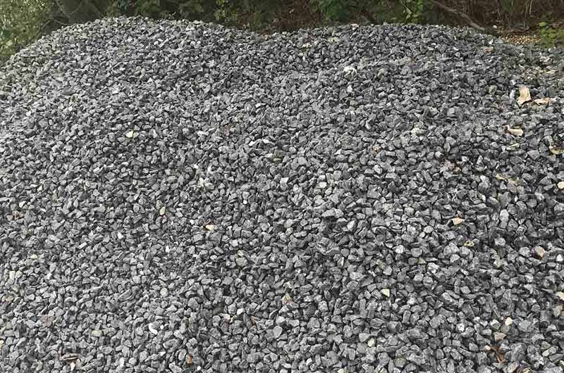 鋪路、修路用的瓜子石破碎機(jī)多少錢(qián)一套