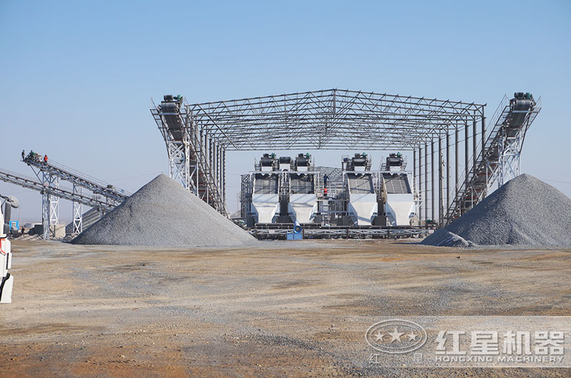 石頭碎沙作業(yè)現(xiàn)場(chǎng)