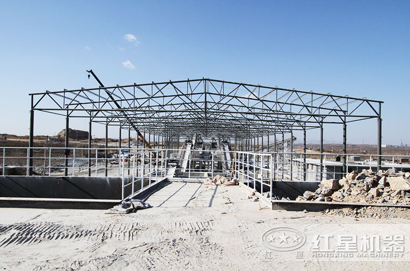 機(jī)制砂生產(chǎn)現(xiàn)場(chǎng)搭設(shè)