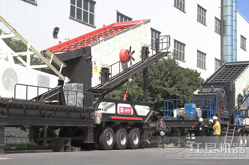 紅星技術(shù)經(jīng)理在耐心為來(lái)廠用戶講解相關(guān)問(wèn)題