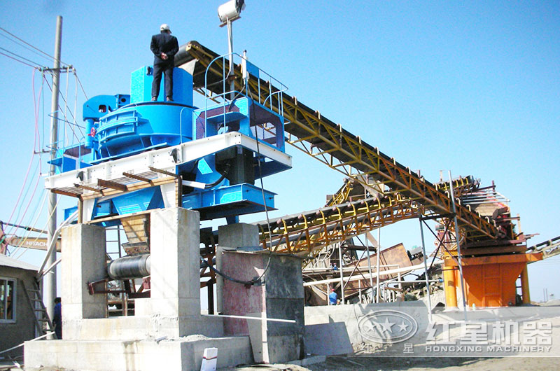 能把石頭打成沙子的機(jī)器多少錢，可以過環(huán)保嗎？