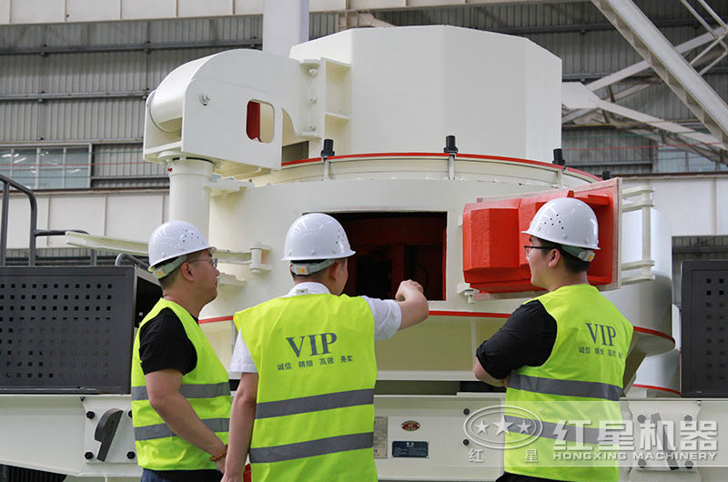 石頭制沙廠用戶來河南紅星機器廠家考察人工機制砂設(shè)備