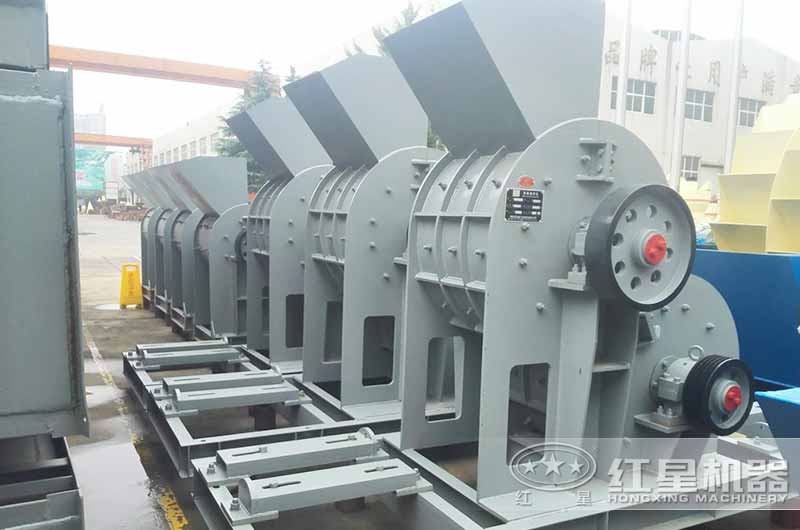 河南區(qū)下的煤矸石雙級破碎機(jī)廠家廠區(qū)一角