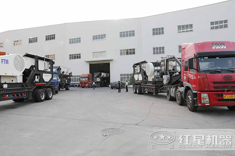 根據(jù)用戶要求量身定制的小型移動(dòng)破碎機(jī)發(fā)貨