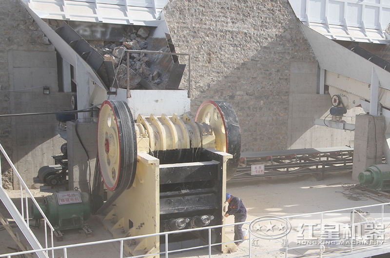 時(shí)產(chǎn)1000噸的鄂破機(jī)下料口多大，有哪些型號(hào)？