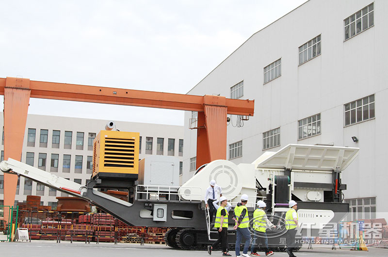 用戶來(lái)直銷型河南紅星機(jī)器廠家考察移動(dòng)砂石機(jī)