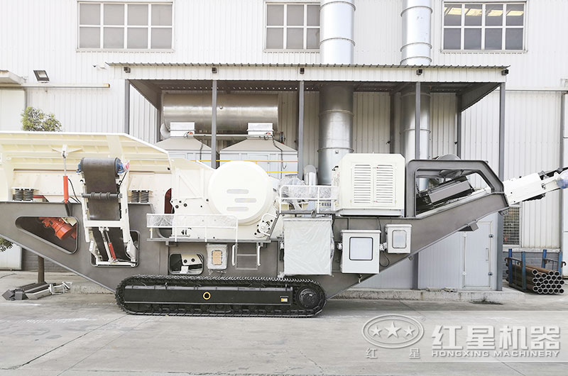 石子生產現(xiàn)場告訴您，履帶移動三機破碎效果是多么好