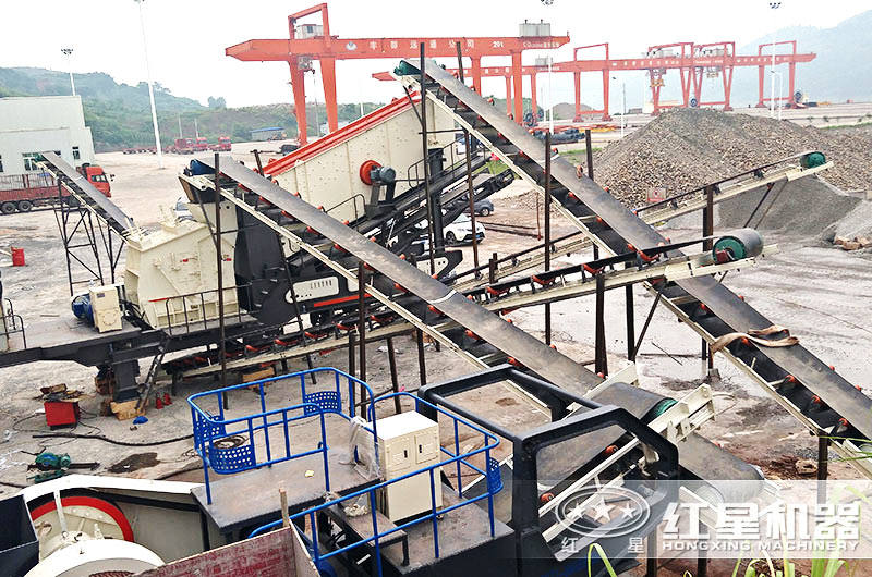 總價(jià)值300萬(wàn)左右建筑工程垃圾移動(dòng)破碎生產(chǎn)線現(xiàn)場(chǎng)