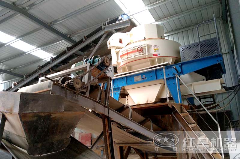 河石碎沙機多少錢？生產(chǎn)出來的人工沙與河沙有什么區(qū)別？