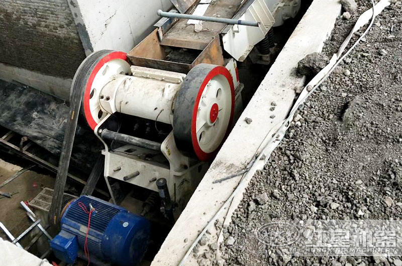 破碎石頭機(jī)10萬(wàn)的有多大產(chǎn)量，哪個(gè)廠家生產(chǎn)的質(zhì)量好？