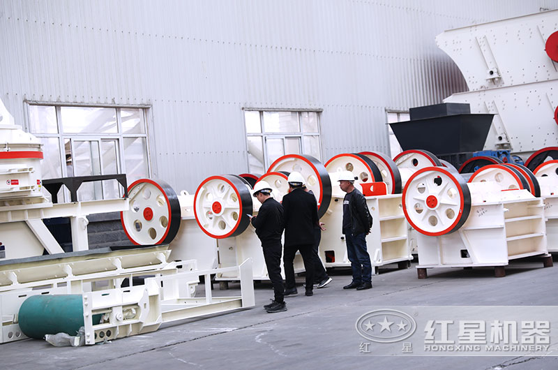 客戶(hù)來(lái)廠考察鄂破設(shè)備