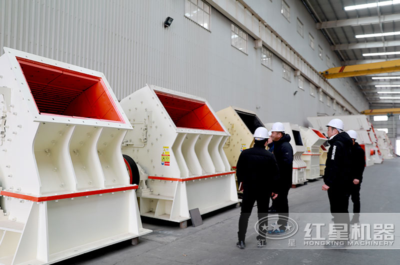 破碎鋼渣用哪種破碎機(jī)好？產(chǎn)量是多少？