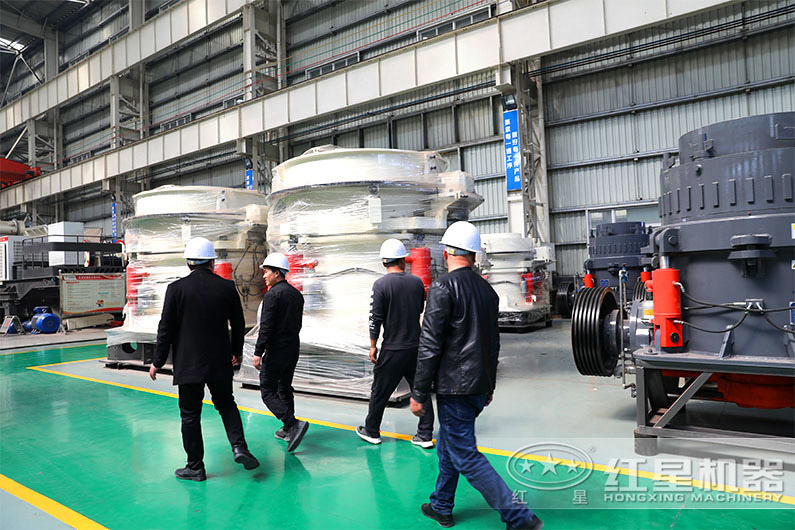 客戶來(lái)廠考察PYB1750圓錐破