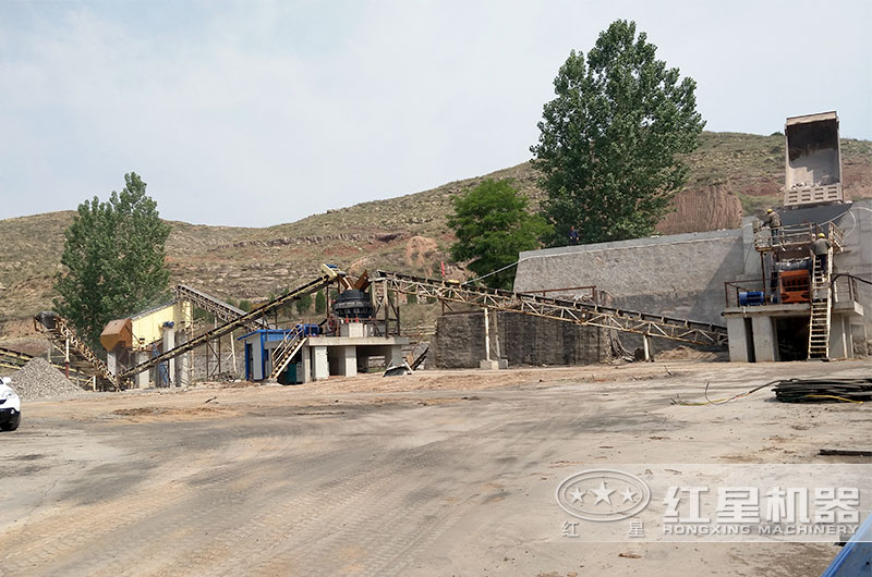 破碎玄武巖用什么機(jī)器好？整條生產(chǎn)線還需要哪些設(shè)備？