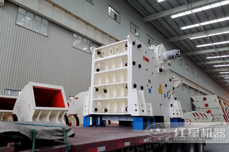 客戶訂購(gòu)的顎式破碎機(jī)準(zhǔn)備發(fā)貨