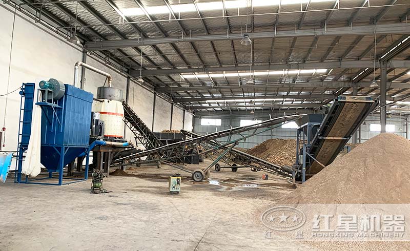 客戶中小型復(fù)合式破碎機生產(chǎn)現(xiàn)場