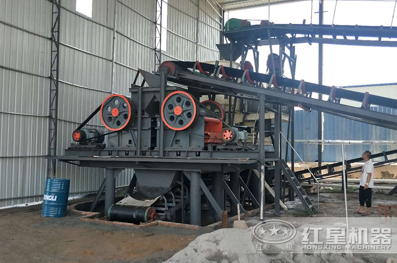 顎式碎裂設(shè)備的顎板有什么作用？宜采用哪種材料制作？