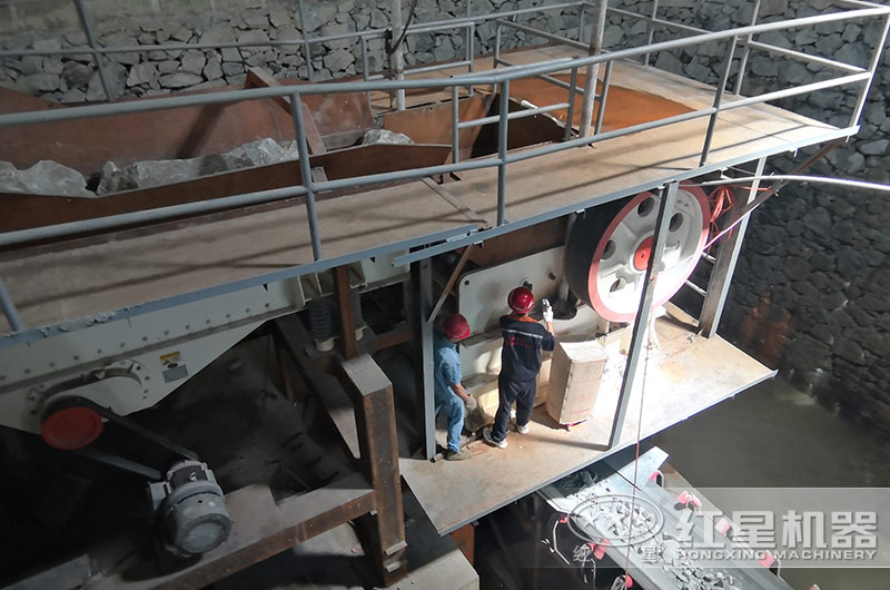 瀝青混凝土用輝綠巖還是玄武巖？鄂式破碎機(jī)碎輝綠巖怎樣？