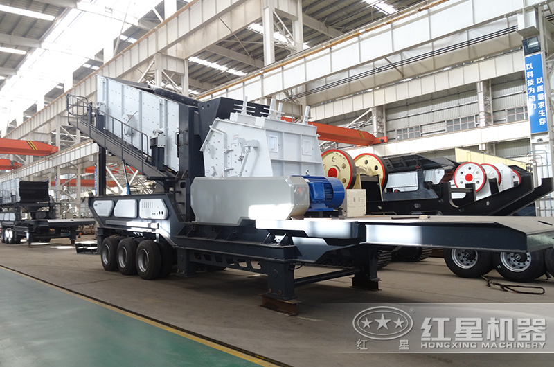 準(zhǔn)備發(fā)往用戶破碎現(xiàn)場的——輪胎式移動(dòng)破碎機(jī)